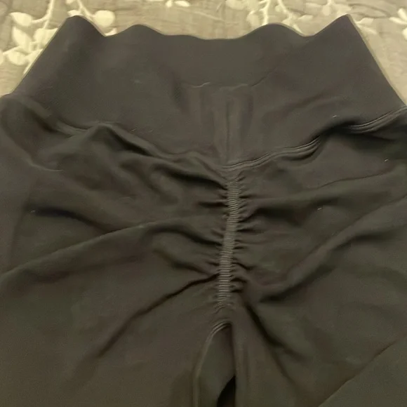 EUC Black Bombshell Figure Scrunch Leggings Size XS Made in USA - Picture 9 of 11